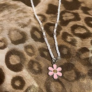 3/$10 🌸 Cute Pink Flower Beaded Necklace 🌸